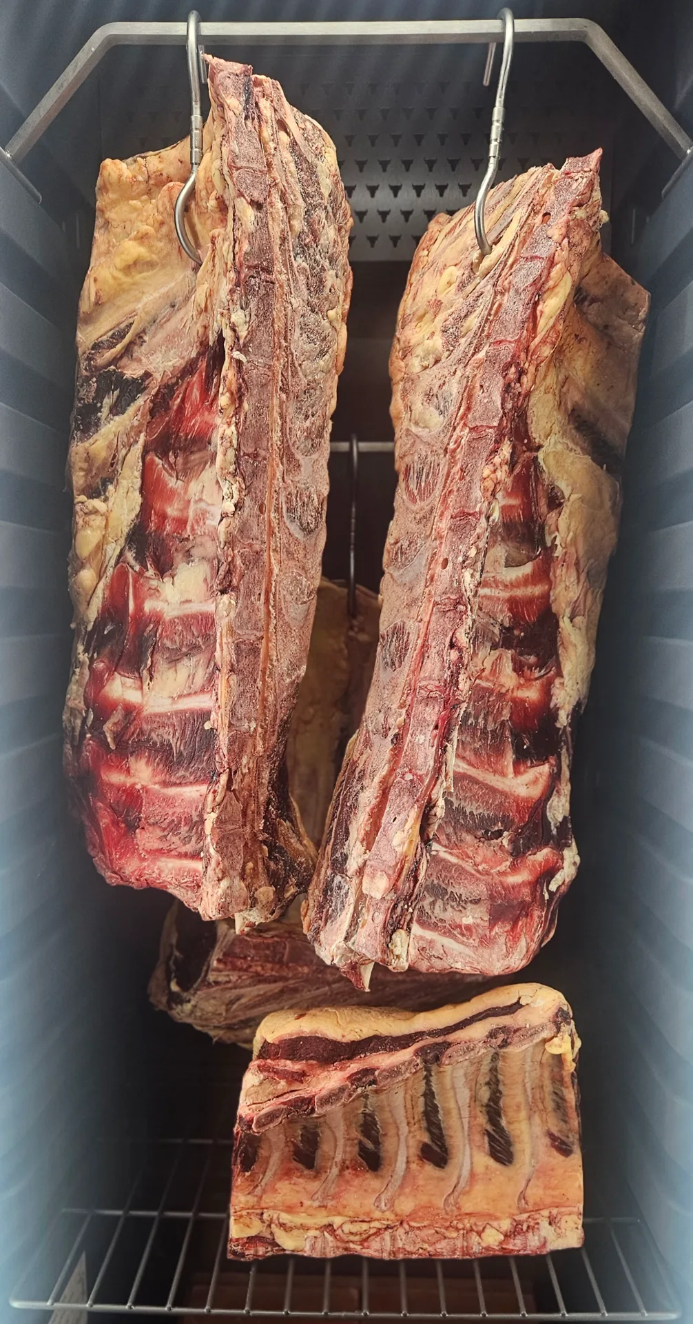 Kött i mörningsskåpet